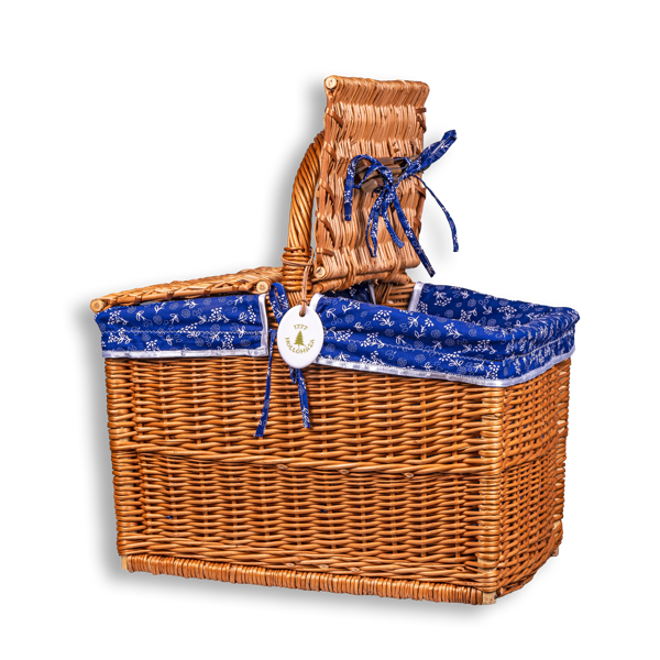Picnic basket for two persons with porcelain items